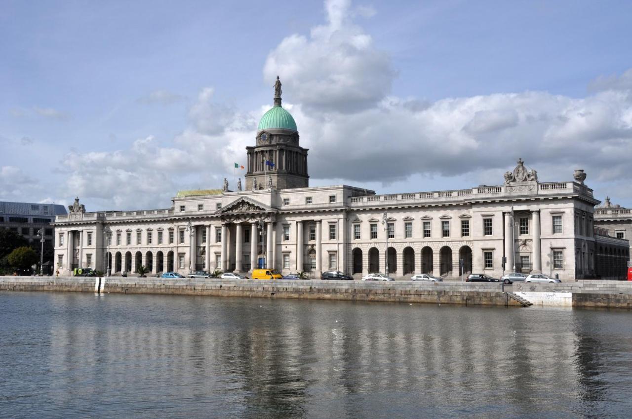 Most Central Location, Sleeps 12 Dublin