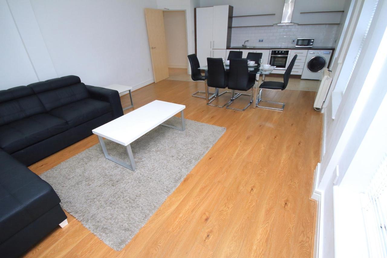 Apartment Most Central Location, Sleeps 12